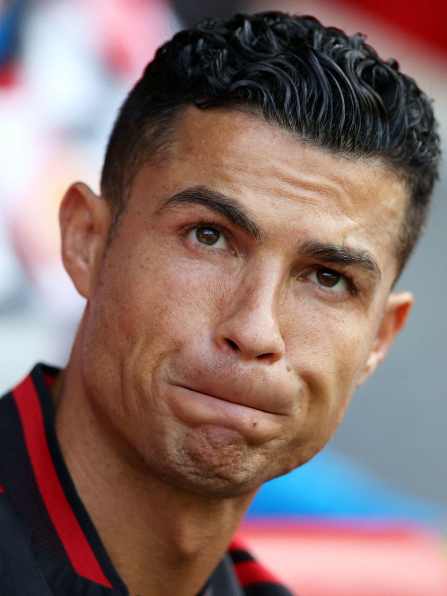 CallHimGoat's tweet photo. 🚨🚨

🗣️ ديوغو دالوت:

كان بإمكان كريستيانو استيعاب أي شيء في ثلاث ساعات. 

في إحدى المرات، جلس على مقاعد البدلاء في مانشستر يونايتد، 

ولم يستطع تحمّل الأمر. كان يصرخ ويشتم.

قلتُ له: "كريس، هل أنت بخير؟"

قال: "أعطني ثلاث ساعات".

بعد ثلاث ساعات، كان هادئًا.

قال: "نعم، أنا غاضب. لكن هل تعتقد أن هذا سيؤثر على بقية يومي؟"