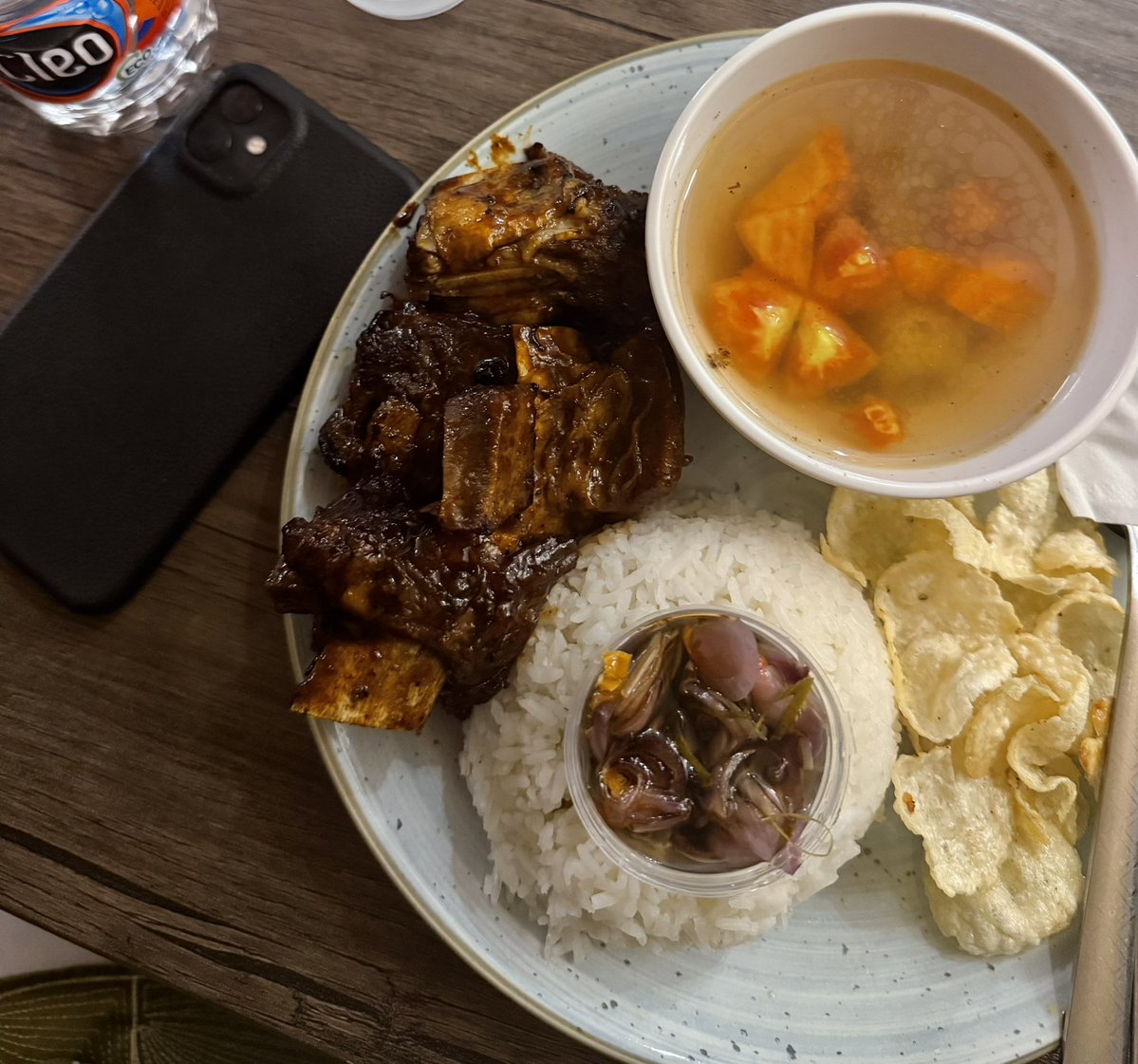 sfny_'s tweet photo. kalo kata gua mah yang jualan lg sedekah anjir, iga bakar segini 55k🥹 https://t.co/hUowjUoYZ4
