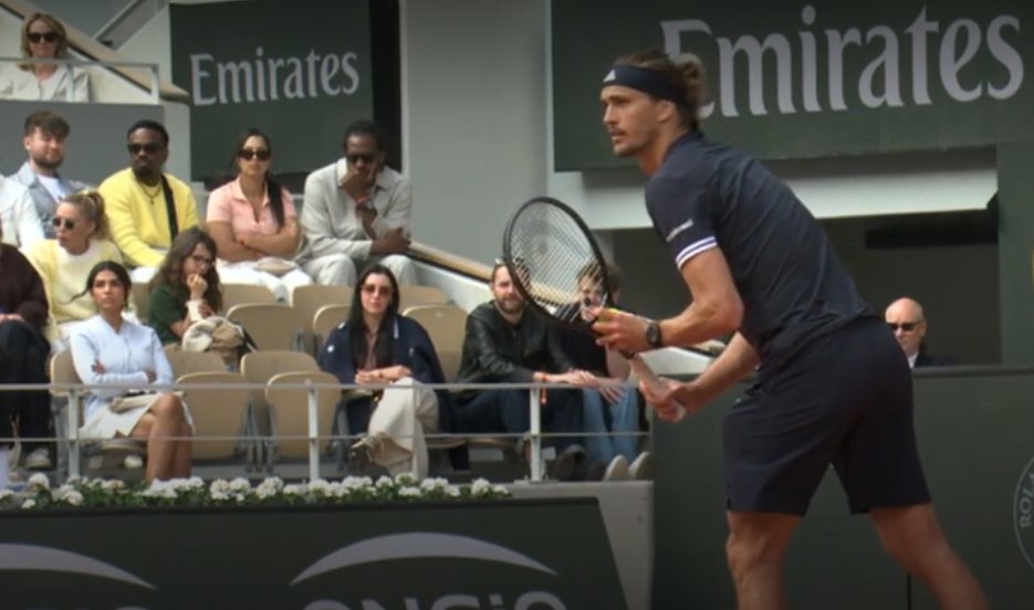 TorontoRapsBR's tweet photo. Kawhi Leonard em Rolang Garros! https://t.co/8TQScmVE8J