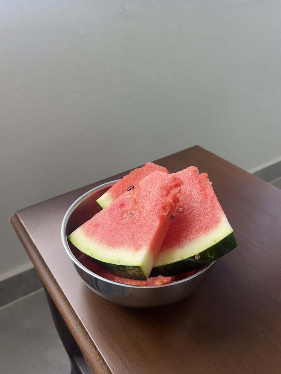 afralizz's tweet photo. knk summer ya (balkonda karpuz keyfi) https://t.co/JDcbTF5H68