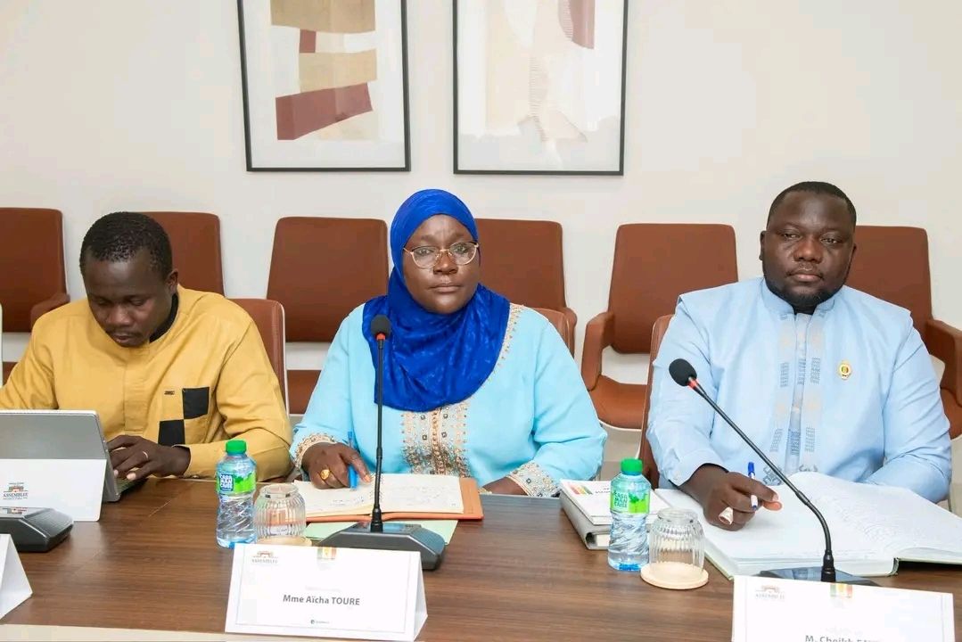 ViePubliqueSN's tweet photo. Le président de l’Assemblée nationale, Ousmane Sonko, a tenu ce vendredi 5 juin 2026 sa première réunion avec les membres du Bureau de l’institution.

La rencontre a notamment permis d’aborder les priorités de fonctionnement de l’Assemblée nationale et l’organisation des activités parlementaires.

Le Bureau a également procédé à la réintégration des députés Amadou Ba n°2 et Momath Talla Ndao, conformément aux dispositions en vigueur.

Source: Assemblée nationale