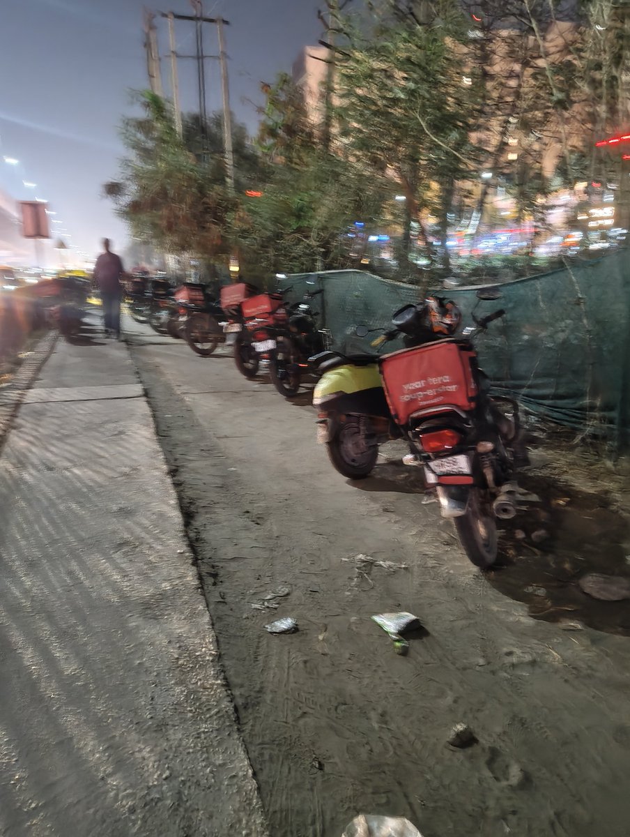 notsharma_'s tweet photo. Absolute shame. The footpath outside Sispal Vihar Curve, opposite JMD Megapolis, Sector 48, has been turned into a permanent parking lot for delivery bikes.
Pedestrians are forced onto a busy road while authorities look the other way. @gurgaonpolice @TrafficGGM @OfficialGMDA https://t.co/qzLhPeJVF8