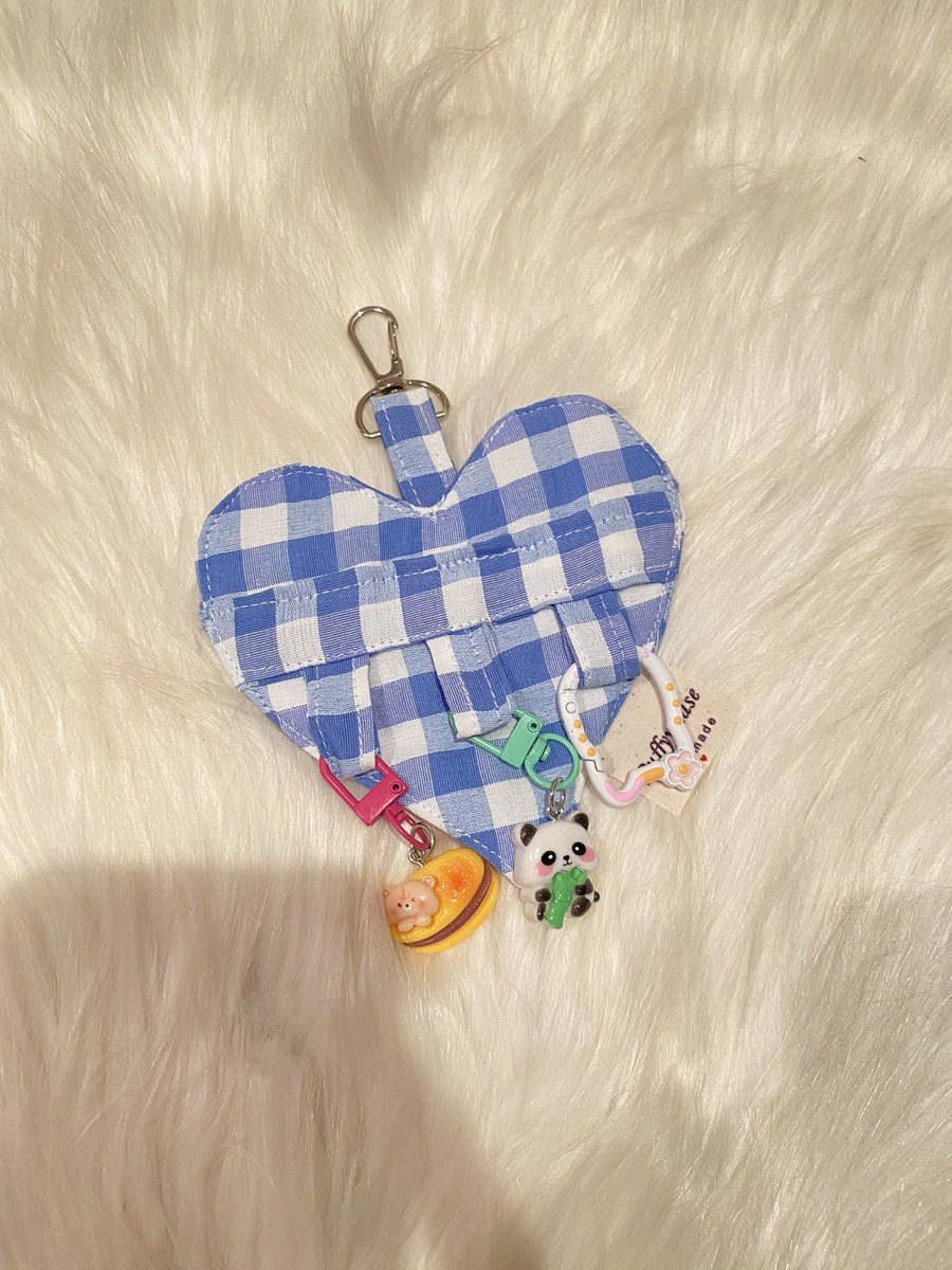 puffyycase's tweet photo. 🪭🪭YENİ ÜRÜN🪭🪭 CHARM ÇOĞALTICI (isim bulamadım🫠) Çantanıza taktığınız charmlar/holderlar üstüste binip az görünmesin diye böyle bi düzenleyici yaptımmm nasıl olmuş lütfen güzel diyin arkadaşlarınıza falan atın hepiniz alın diye çok uygun bi fiyata koydum 25farklı deseni var🩷 https://t.co/8u1FrefcIJ