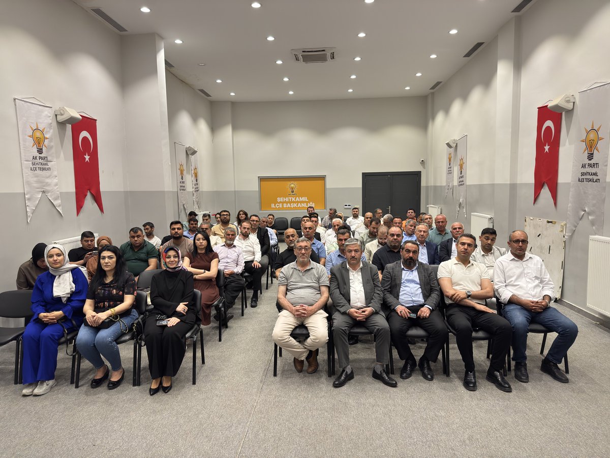 AKsehitkamil027's tweet photo. Haftalık olağan toplantımızı, İlçe Başkanımız Sn. İsmail Güler başkanlığında gerçekleştirdik.

Teşkilatımızın her bir kademesiyle; hedeflerimizi, sahadaki çalışmalarımızı ve önümüzdeki döneme dair yol haritamızı istişare ettik.

Birlik ve beraberlik içinde, memleketimize hizmet aşkıyla çıktığımız bu yolda toplantımızın hayırlara vesile olmasını diliyoruz.
@Akparti
@abuyukgumus
@abdulhamitgul
@hakanaksu058
@iekarayel
@FatmaSahin
@fmfedaioglu
@EyupOzkececi
@AliSahin501
@deryabakbak27
@mesutbozatli
@irfancelikaslan
@BBozgeyik_27
@umutymz
@avyaseminkaraca
@bese_yakup
@AKPartiG_Antep
@AKGMTeskilat
