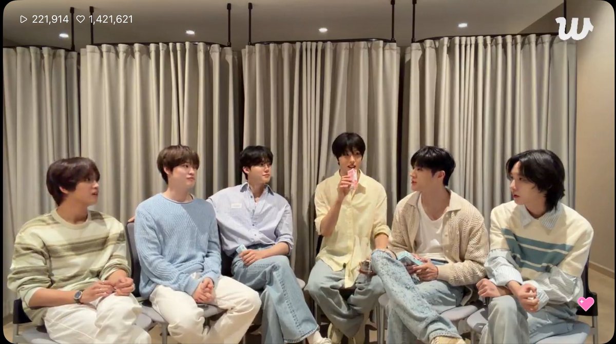 kx3_triple's tweet photo. 好久不見 我們夢夢😭 https://t.co/TiVbfyebQs