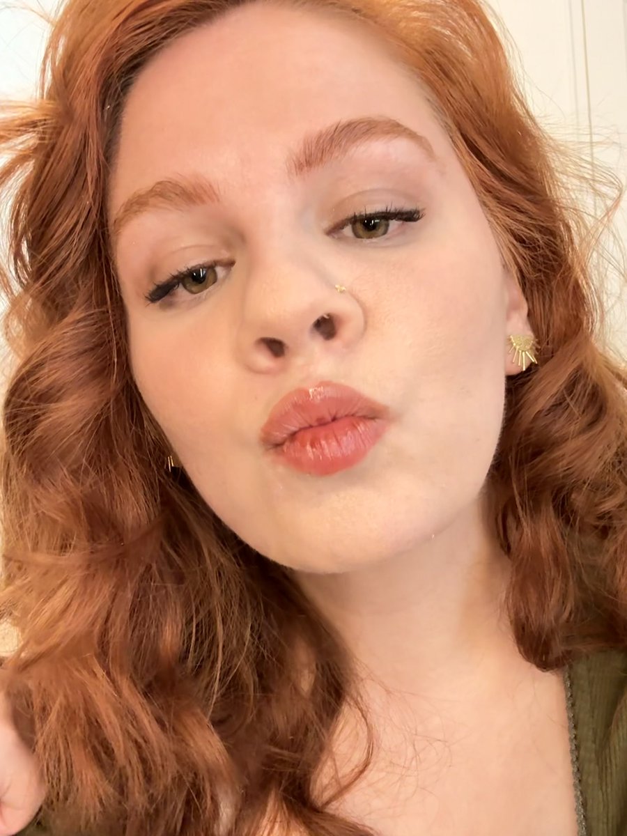 phrincessphil's tweet photo. Mwah💋  happy #phanniefriday ✨ https://t.co/uMnVaB2I3c
