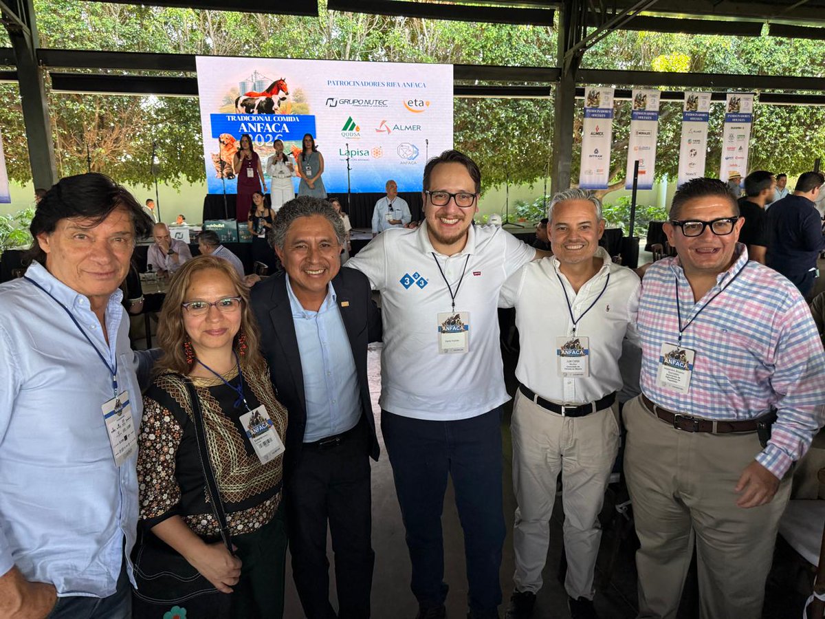 CanConsulGDL's tweet photo. ¡Muchas felicidades @ANFACA_SC por la convocatoria y el éxito de su evento! 

Un gusto saludar a amigos de Canadá y crear nuevas alianzas de negocio junto a @SkTradeInvest y @QuebecMX en favor de la industria de alimentos para animales de México. 

#CanadáEnMéxico #GanandoJuntos https://t.co/0GPO1TdJzl
