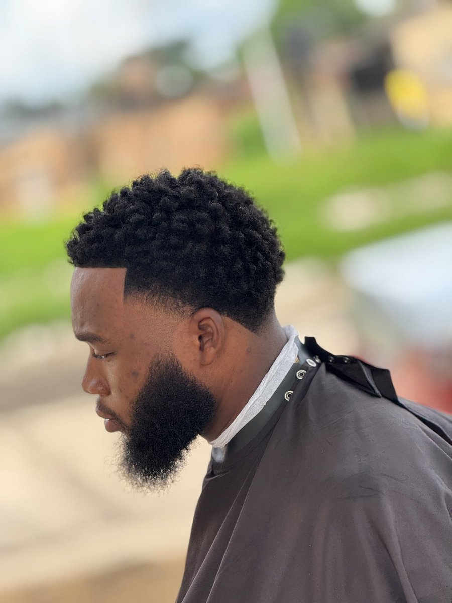 OsborneStyles's tweet photo. When Art meets Precison ✨️ 

If u are in umuahia, hit me up for a crispy cut https://t.co/j6Y6Tkjrpg