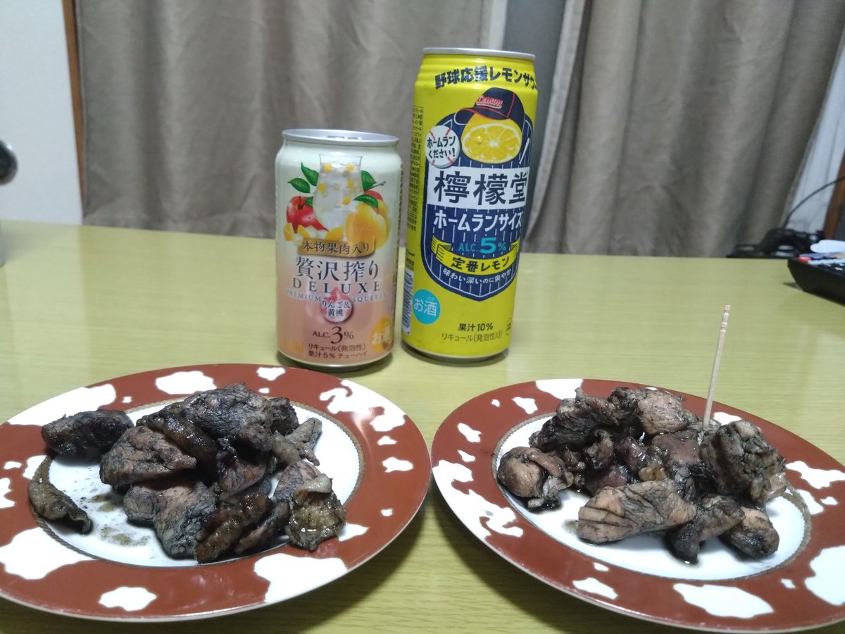 CHATARORORORO's tweet photo. 晩酌🍋
美味いけどもっと美味い炭火焼き食べたい https://t.co/E0fIbWDS4F