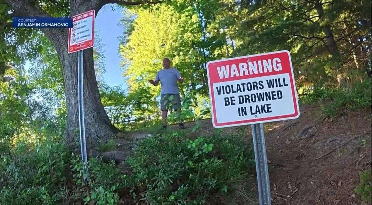2Dzz's tweet photo. @HowlingNigga2 @looney126 @happymerlot2025 @DAKKADAKKA1 read the sign, bub https://t.co/8mk90xJamv