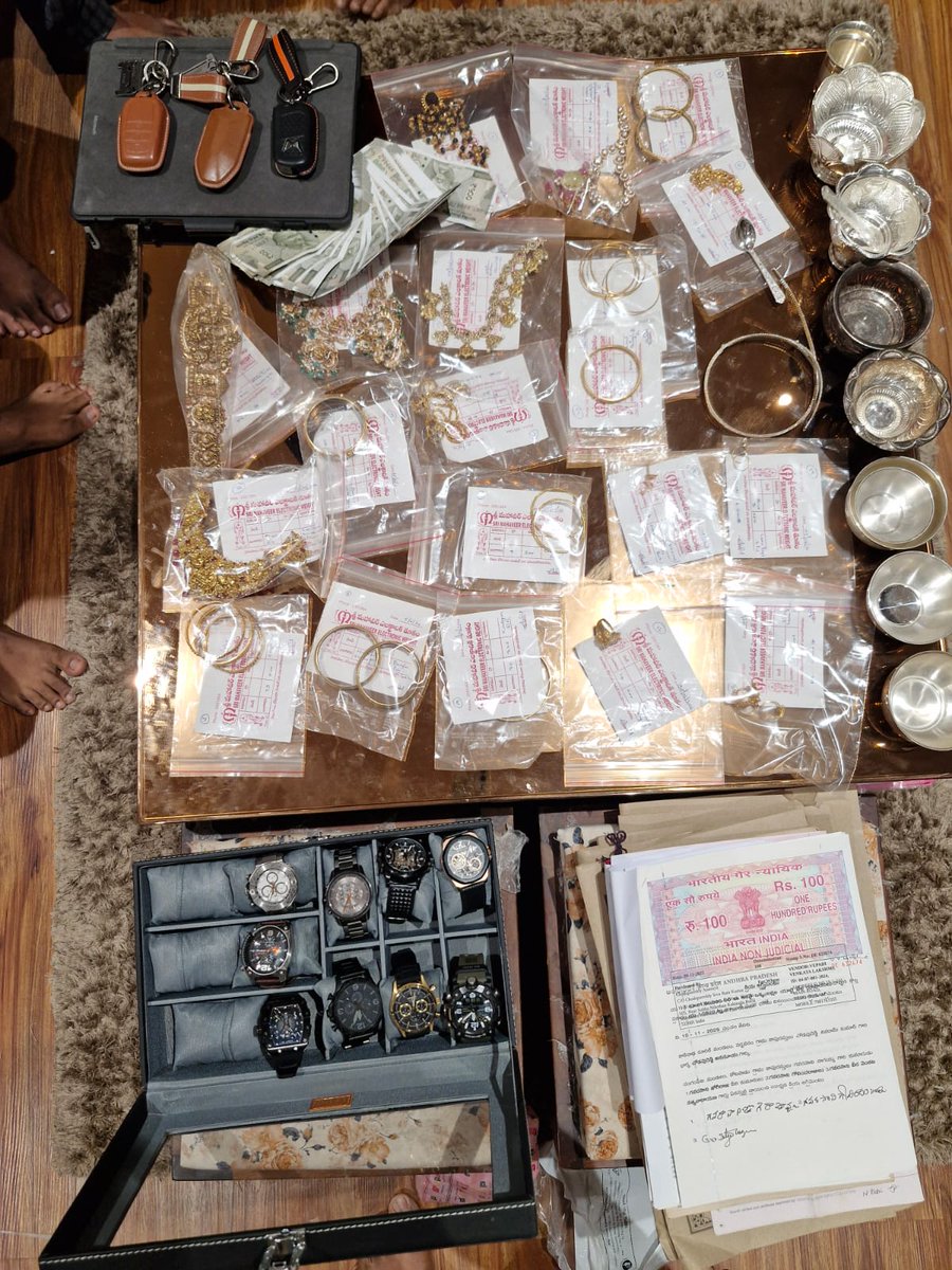 NewsMeter_In's tweet photo. #AndhraPradesh:

ACB raids #Kakinada #revenueofficial in #DAcase

Three #luxury cars, three premium flats worth over ₹4 crore, 700 grams of #gold, a prime Kakinada plot and other assets were allegedly unearthed during searches on a #Collectorateemployee. 

Raids were conducted at four locations linked to the official and his relatives. 

#AndhraPradesh #ACB #Kakinada #CorruptionCase