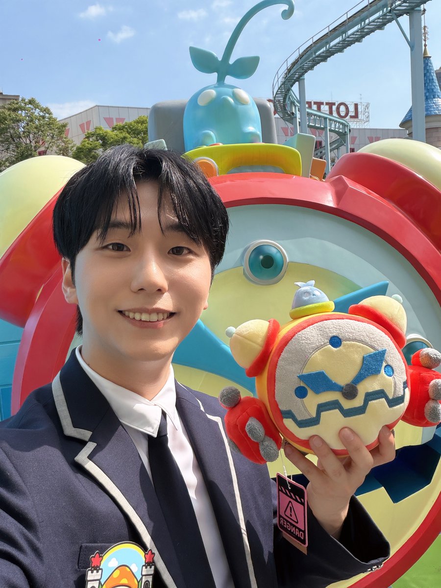 901xdh's tweet photo. 롯데월드날 따봉이몇개야 하 웃겨 https://t.co/dw5o6k5Snm