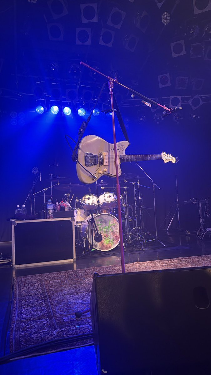 pineapple_kiyo's tweet photo. FCツアー横浜だけしか行けなかったけど最高でした！
そして最前入れたの本当に😭
本当にセトリが最高すぎたけどPrayと温度差聴けたの良かったよ…
 #Alexandros https://t.co/uZ9s4s8hqQ