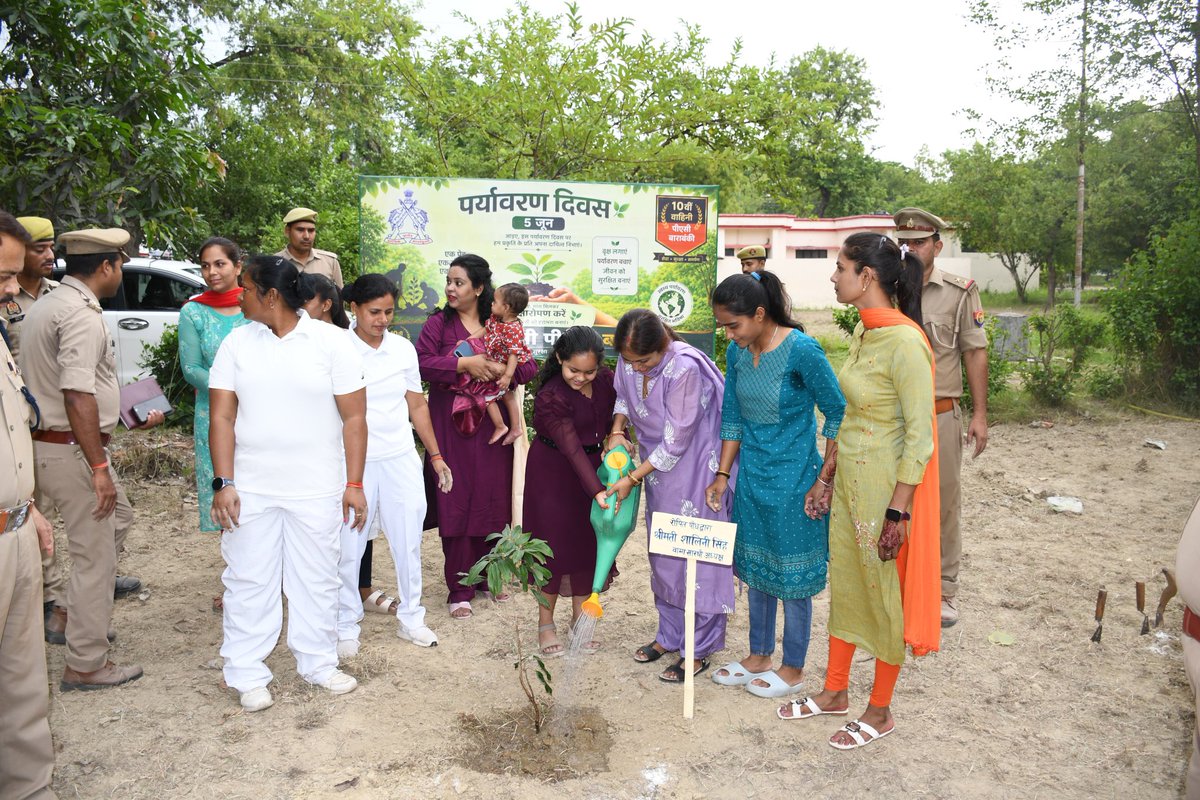 co10pacup's tweet photo. कार्यक्रम के अंतर्गत वाहिनी परिसर में उपस्थित समस्त अधिकारीगण, कर्मचारीगण एवं स्पोर्ट्स टीम के खिलाड़ियों द्वारा लीची सहित विभिन्न छायादार एवं फलदार पौधों का वृक्षारोपण किया गया।इस अवसर पर सेनानायक श्री राकेश कुमार सिंह द्वारा विश्व पर्यावरण दिवस 2026 की थीम.... https://t.co/ngRNKuoK6M