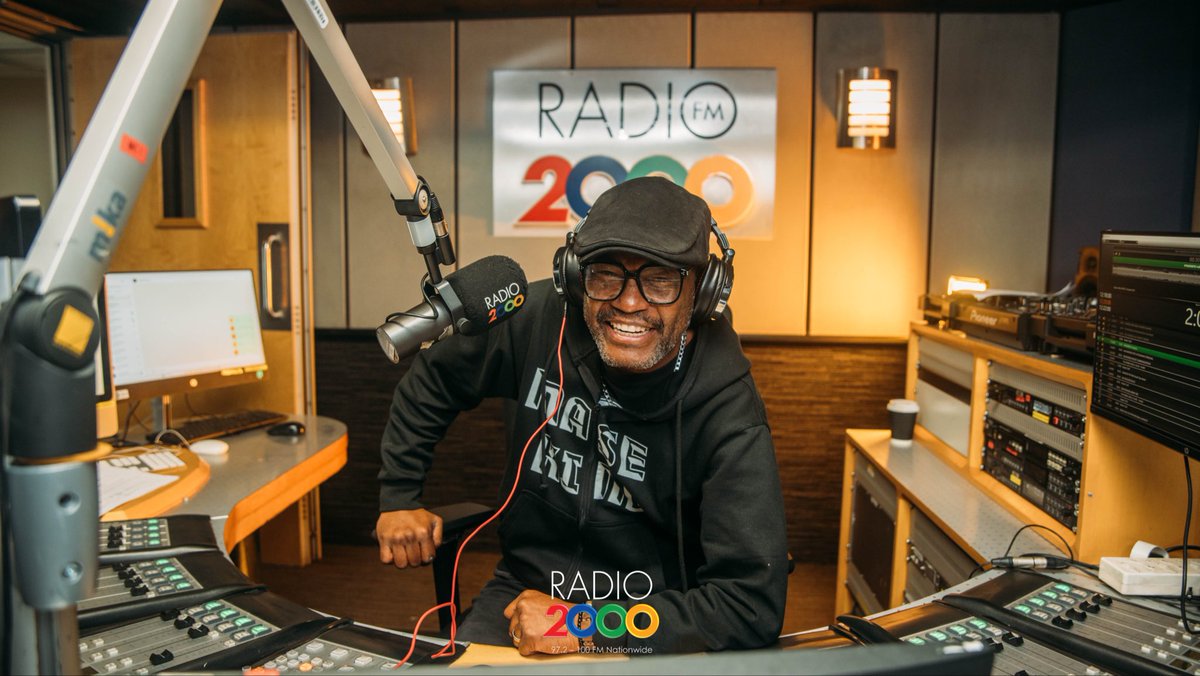 MolemoThib73577's tweet photo. The best afternoon drive guys #TheDriveConnection Oom Reggie Philander Ma Se Kind, Lobs Pele Pele &amp; Mhebero great show as always LEMOLYZINGBOY marking the register great weekend Monday.
@Radio2000_ZA
@ReggiePhilander
@LonwaboMiso
#IamListeningToRadio2000
📻🔥🇿🇦🎧🎙️🎶✨🔥🇿🇦📻 https://t.co/fsoKHNWVf8