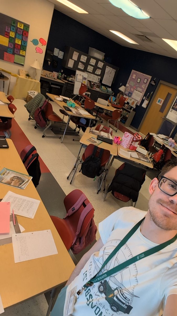 DysartUSD's tweet photo. We love when our #DysartAlumni go on to pass the gift of knowledge to future generations! Andrew Heinrich attended @wpesfalcons, @crscougars, and graduated from @willowcanyonhs in 2019. Andrew earned a degree in Corporate Communication from Baylor University and is now a passionate second-year 4-6th grade ELA teacher serving English language learners in Cincinnati Public Schools!