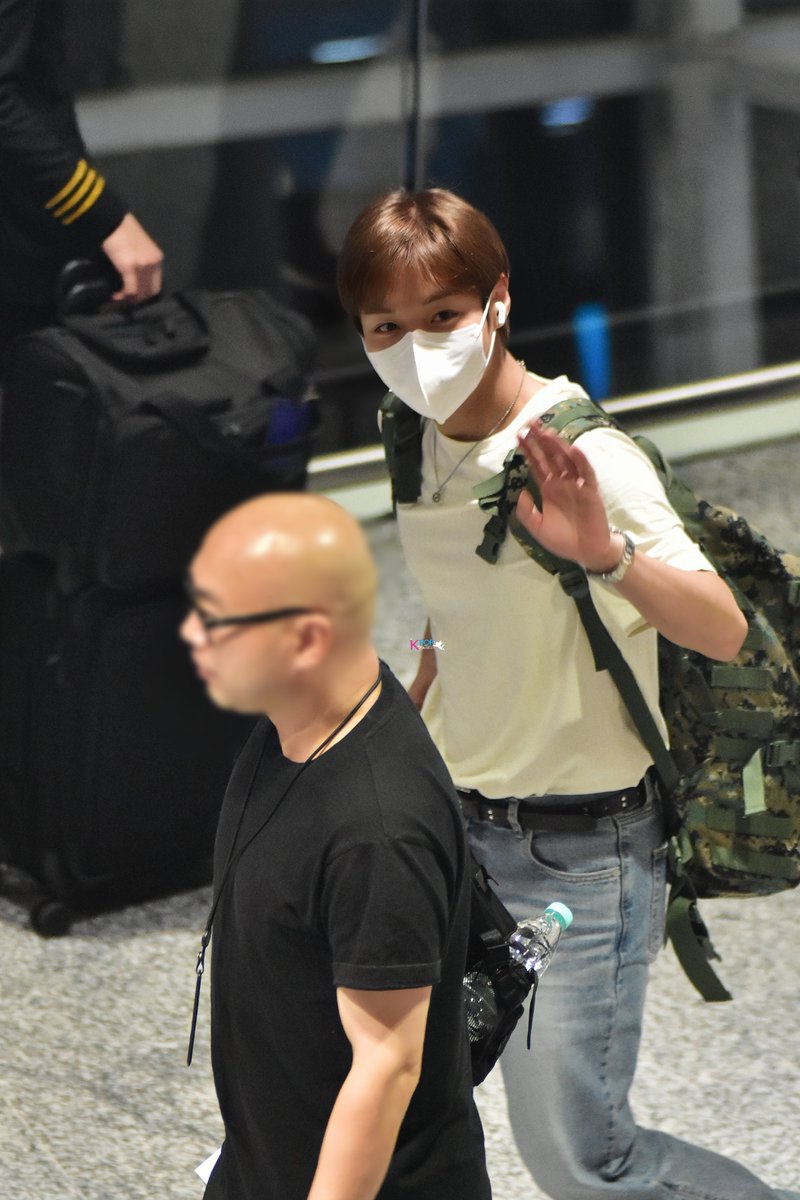 MyKpopHuntress's tweet photo. 260605 PARK JIHOON @ KLIA 🛬🇲🇾

Welcome back jihoonieeee~ enjoy your stay here and see you tomorrow 😘 

#PARKJIHOON #PARKJIHOONinKL #PARKJIHOONinMY #박지훈 https://t.co/fsX0F2CC3j
