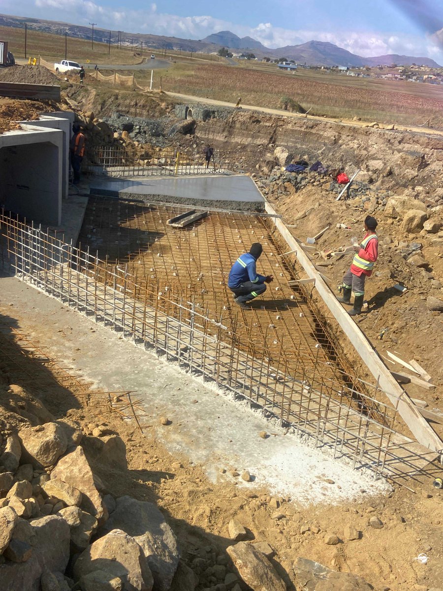 Roads_LS's tweet photo. #fridayphotodump 
#roadsdirectorate 
#Lesotho 
#qualityroadsimprovingconnectivity  

more images on the link belowhttps://zurl.co/As2O2 https://t.co/L1vZQdYlo1