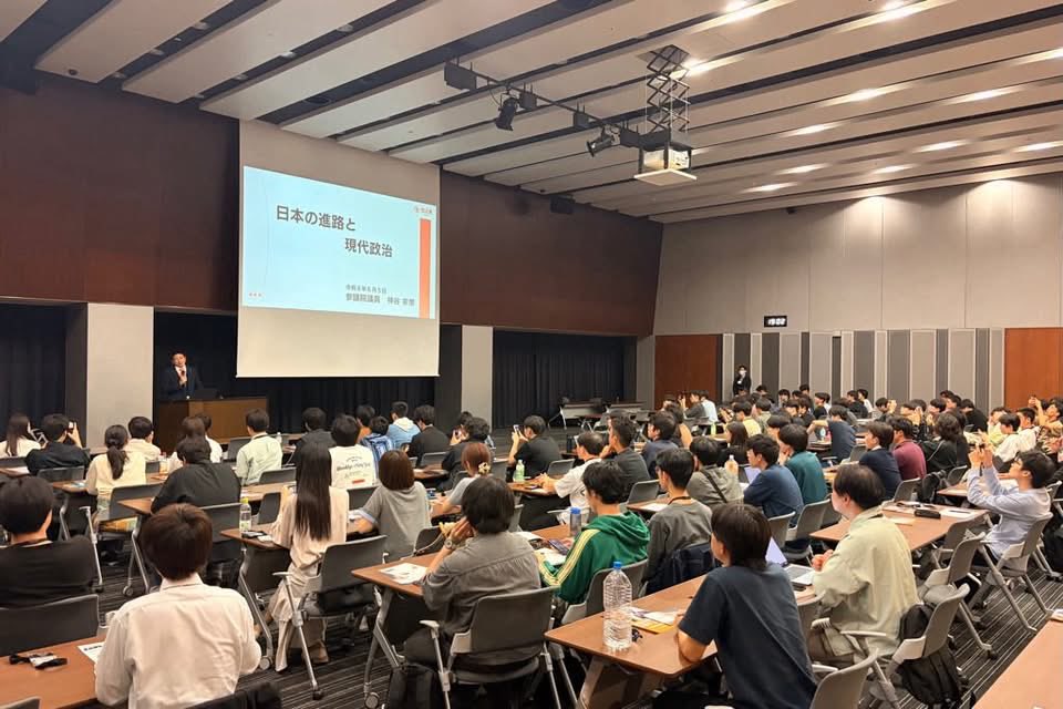 sayaohgi's tweet photo. 本日右合の衆 山田代表と、神谷代表による
学生向け五月祭リベンジ講演会でした。
私もパネルで出演予定でしたが本会議のため、
吉川さん和田さんに代わって頂きました。
これからの日本を担う若い世代の皆様との
佳きご縁に感謝でいっぱいです。
セッティングや受付、安全対策に奔走してくださった皆様、本当にありがとうございました🙇‍♀️