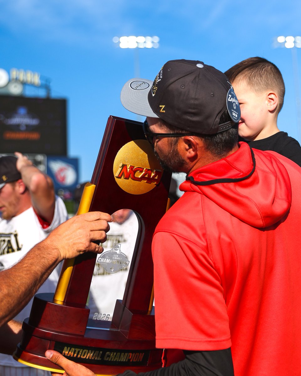 NCAADIII's tweet photo. wake up big red, last night 𝙬𝙖𝙨𝙣'𝙩 a dream 💭💍

#WhyD3 | #D3baseball https://t.co/PX1Xu36Ebx