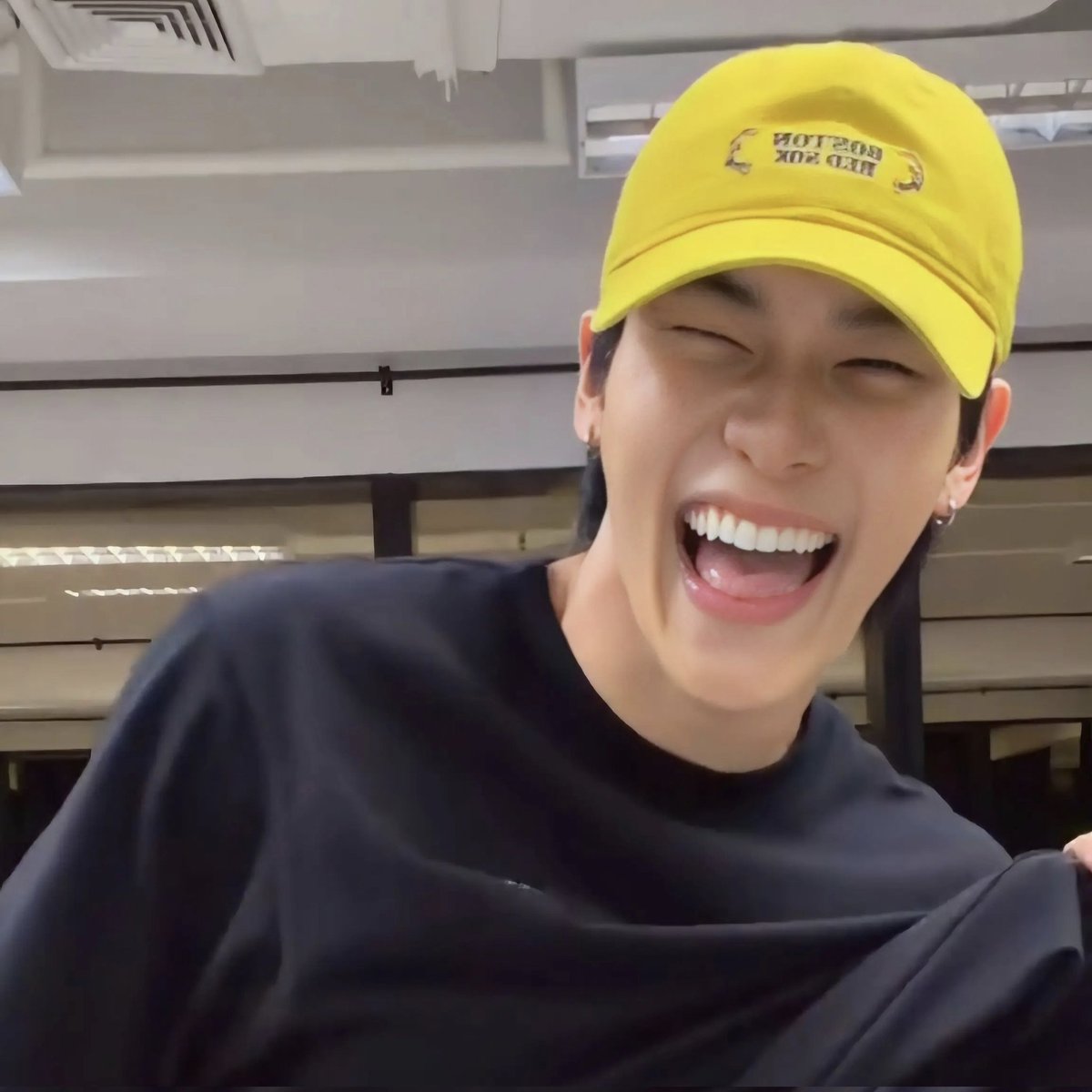 gxlekzz's tweet photo. เมื่อวานหมวกเขียว วันนี้หมวกเหลือง เด็กฝึกงานของพิอู๋โคตรน่ารัก ยิ้มหวายจ๋อยยยยย 

#DaouOffroad #ต้าห์อู๋ออฟโรด https://t.co/nn8QNiTHCr