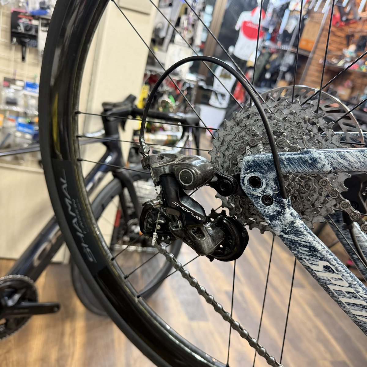 u2bikes's tweet photo. 使った事がある人がリピートし続けるコンポ
カンパニョーロ🇮🇹
人と被らず格好良く
他にはない玄人好みのブレーキに
シフトの操作感。

趣味だからこそ
自身にとって満足度の高いものを、
それはそれとして
メンテナンスはなんでも大事🛠️
 #ロードバイク #趣味
 #メンテナンス
 #campagnolo 
 #U2BIKES https://t.co/Vy1FQ8f0E5