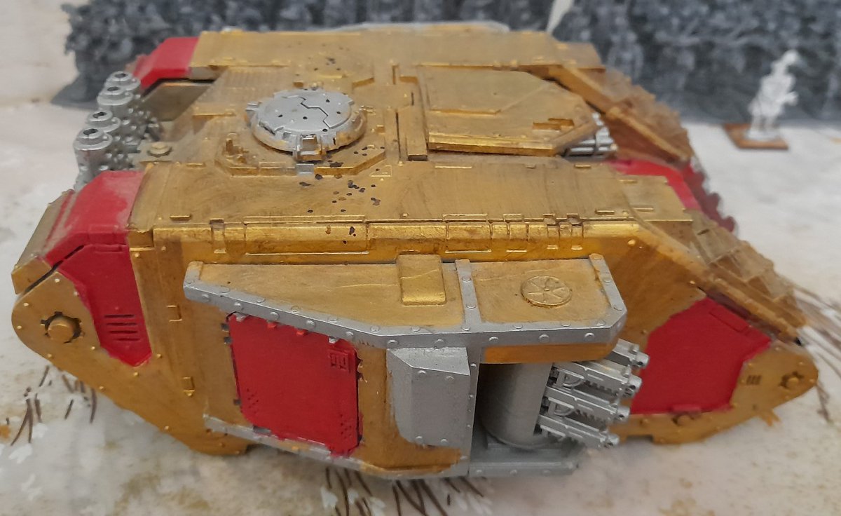 ArkticusGames's tweet photo. @AndrewZ24597481 I actually started making one for my "Custodes" way back when, but it's now one of the many WIPs in my Pile. I even managed to lose most of its tracks, somehow. And sadly I don't remember where I got the sides from. https://t.co/rfGIBw1FYa