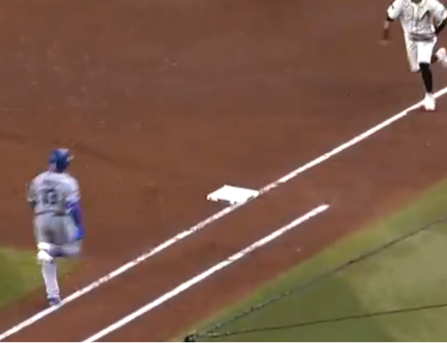 JipperCones's tweet photo. @ynosports this is how unobjective you are. Dude could not be straddling the line any more than he is. https://t.co/EuEvig3Ejf
