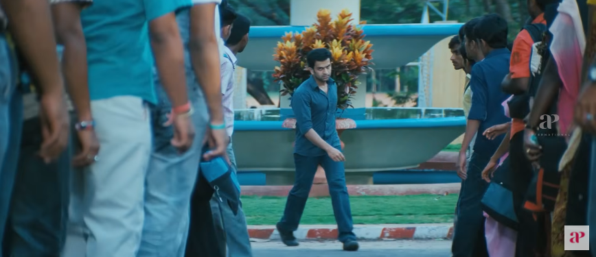 89Jack089's tweet photo. In this era where the stars are going for their old movie's references, the one which I am eagerly waiting for is a modern adaptation of this scene 🔥🔥 https://t.co/grB4WCNTDf