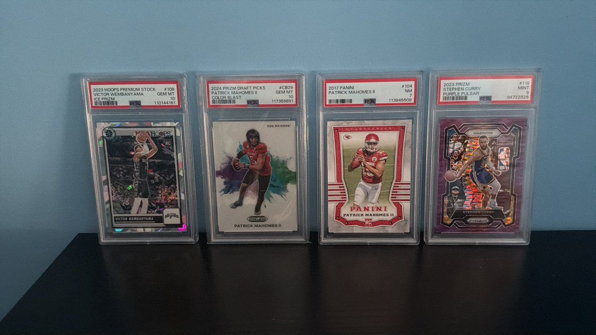 TurnoversCards's tweet photo. Finally started to decorate the bed room looking sexy @CardPurchaser https://t.co/aPhxvQaOoS