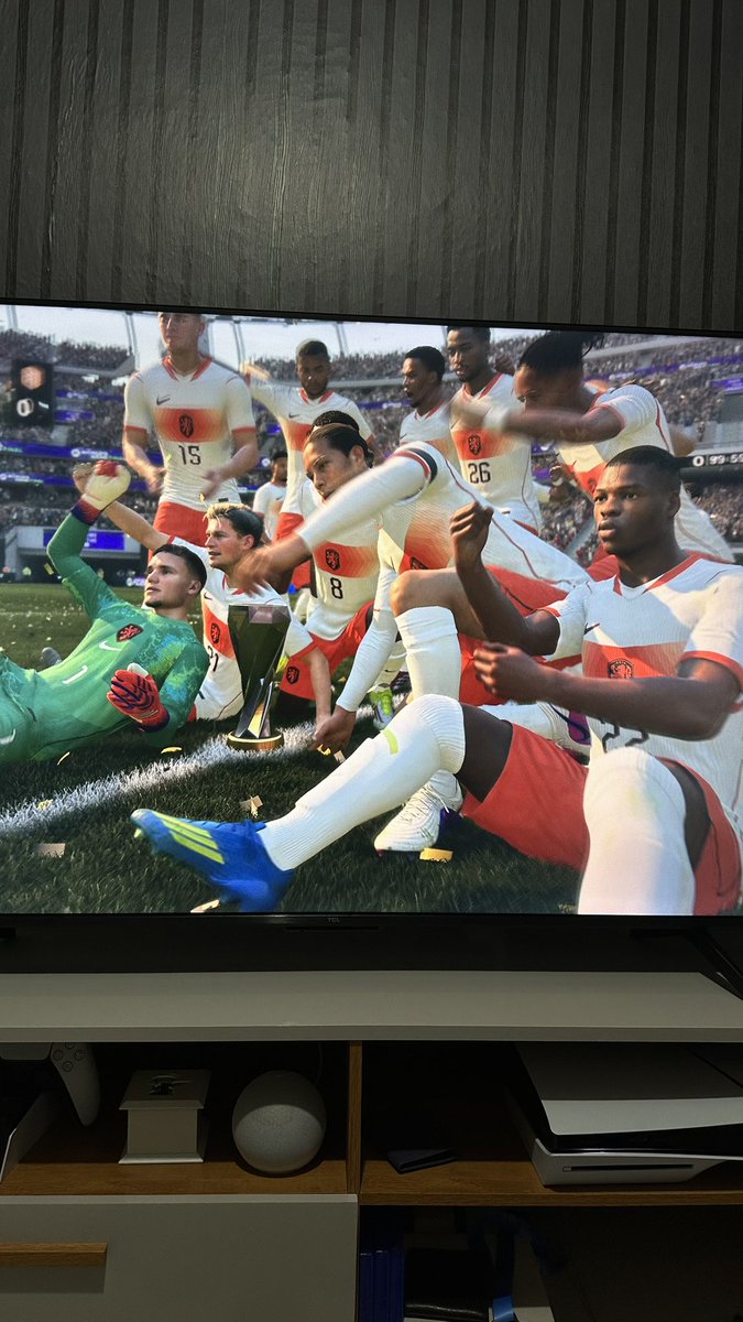 dizzcarlos's tweet photo. aqui fomos campeões no fc
@OnsOranje https://t.co/Tw7pHHZbRz