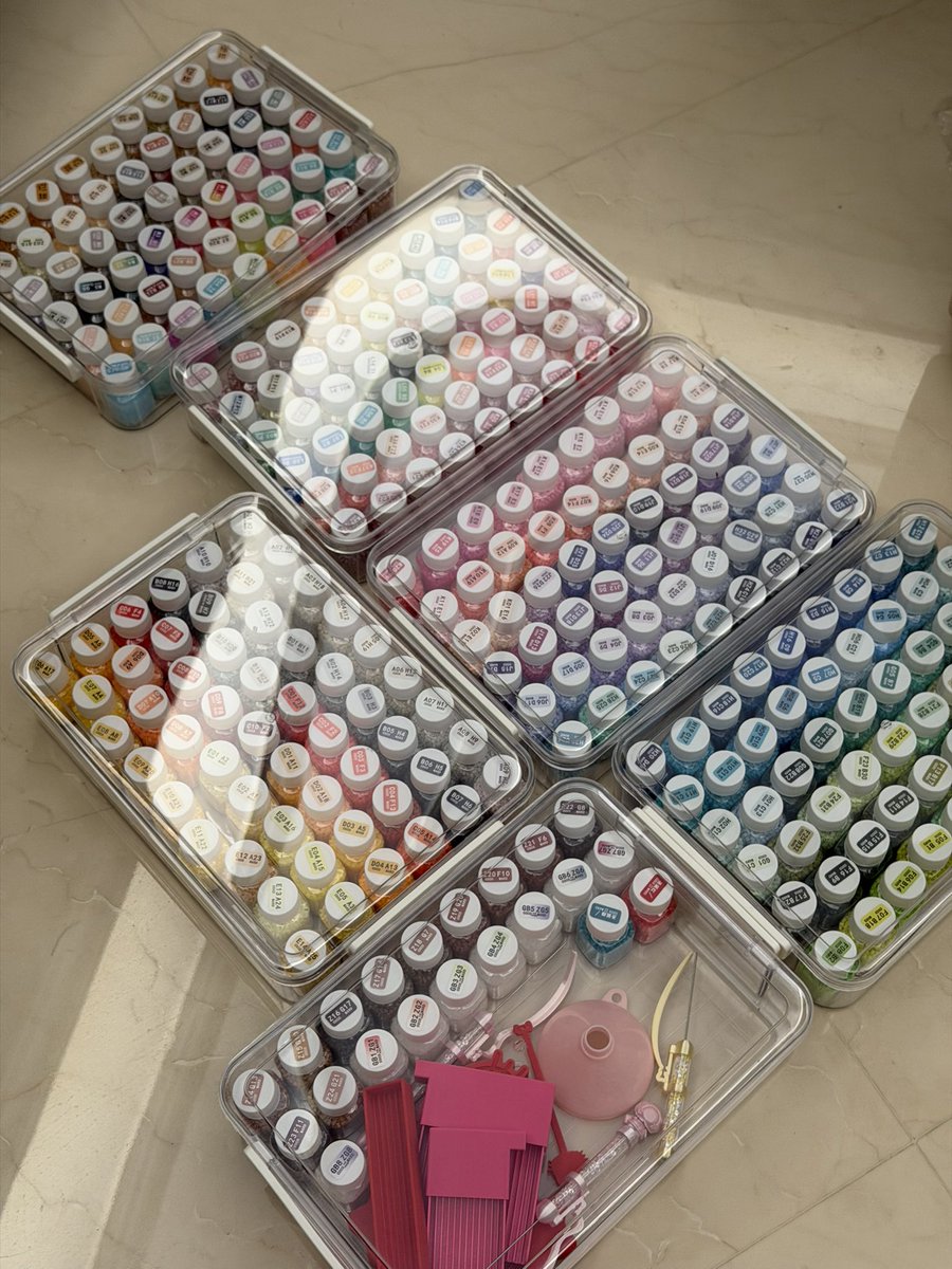 RosaaaLuo's tweet photo. 推特先不玩了 我要拼豆去了 https://t.co/epLXvjUEbV