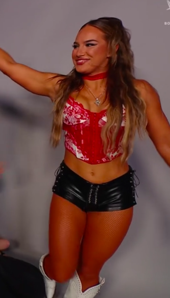 WrestleFeedApp's tweet photo. Fallon Henley on SmackDown https://t.co/UejLH5Hbpb