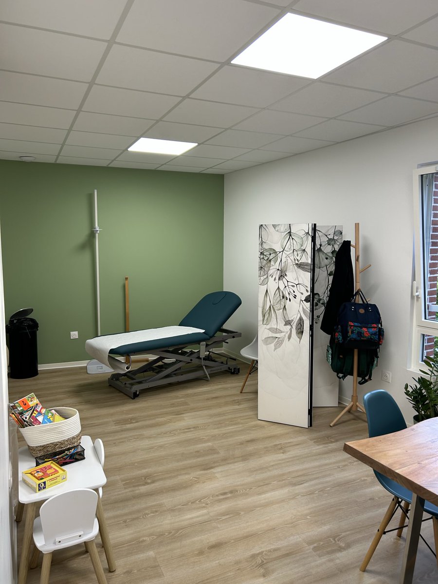 AcarPhil's tweet photo. Très heureux d’avoir inauguré au coté de Jean-Luc Moudenc et Valérie Jacquet Violleau la Maison de Santé Pluriprofessionnelle Le Coin Santé. Un très beau projet de cabinet de médecine générale et mayeutique au service des Toulousain.e.s. https://t.co/tq2GV9gYCD