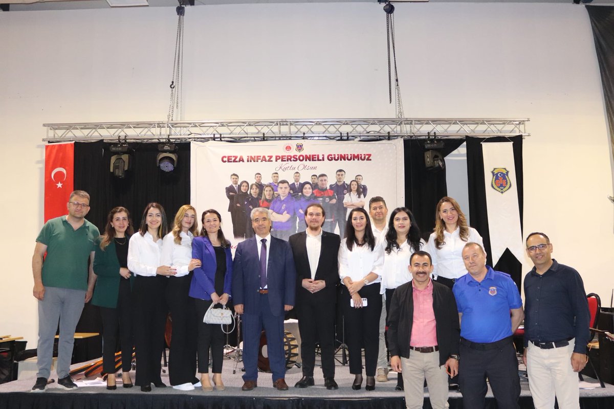 KayseriDSM's tweet photo. Kayseri Cumhuriyet Başsavcısı Habib KORKMAZ, Komisyon Başkanı Hacı Mustafa YAZICI, Başsavcı Vekili  Ömer  DEMİRGÖZ, Denetimli Serbestlik Müdürü Hasan BIYIK, Ceza infaz Kurumları  Müdürleri, denetimli serbestlik ve ceza infaz kurumları personelleri katımı ile gerçekleştirilmiştir. https://t.co/S21Ugq3UaZ