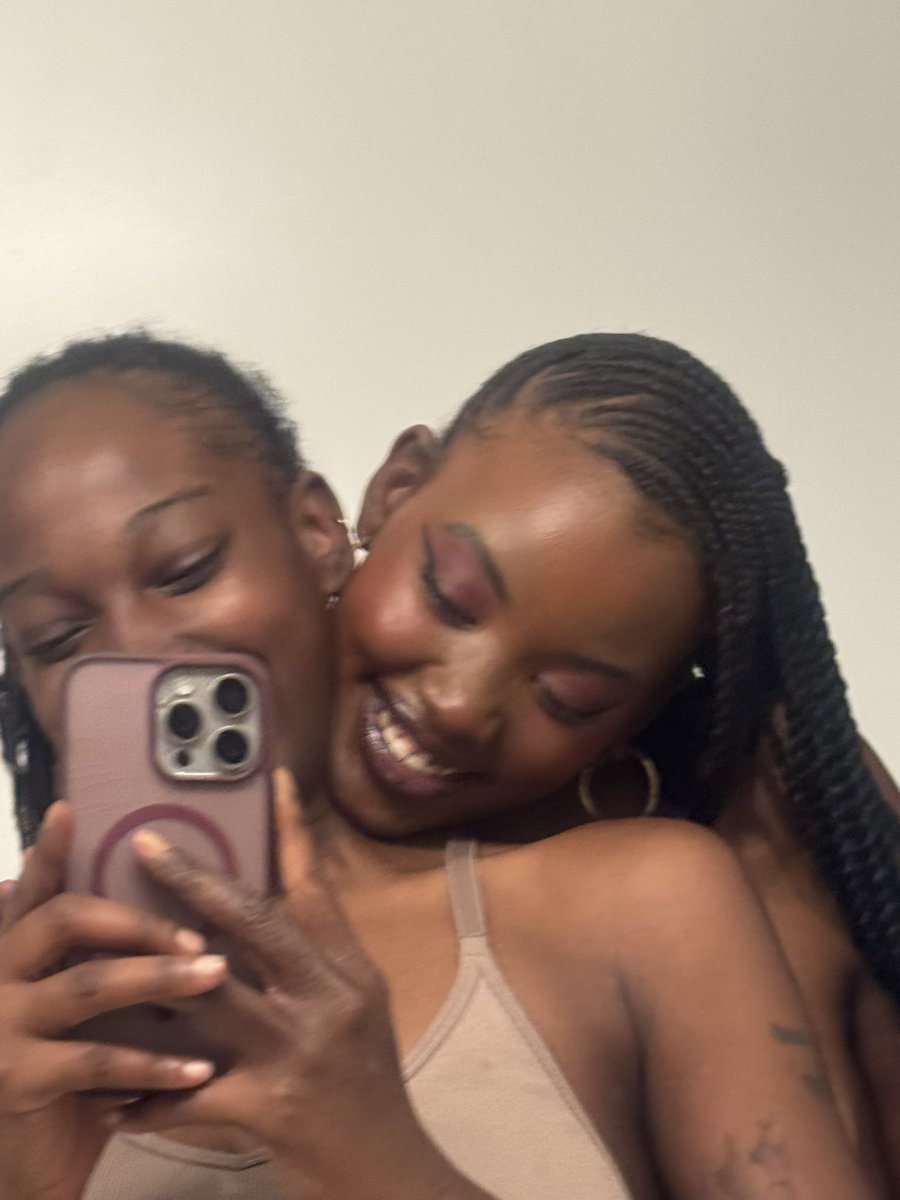 scared_hoes's tweet photo. she makes the world brighter https://t.co/7uGIqkf594