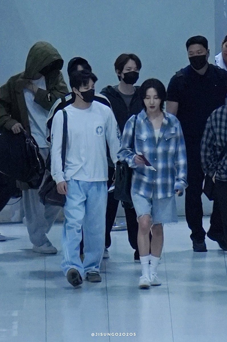 norendestiny's tweet photo. 제니러니 귀엽다 방콕에서 행복한 시간 보냈나보다 https://t.co/MnXgte9cCo