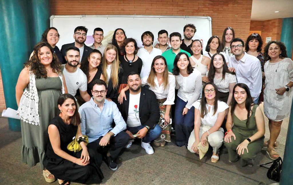 carmencalvo_'s tweet photo. Es un orgullo participar en el homenaje y entregar el premio Margarita Nelken a título póstumo a mi compañero Guillermo Fernández Vara. Siempre en el corazón y en el recuerdo, un ejemplo d dignidad y  coraje. https://t.co/5IfSbo9ICN