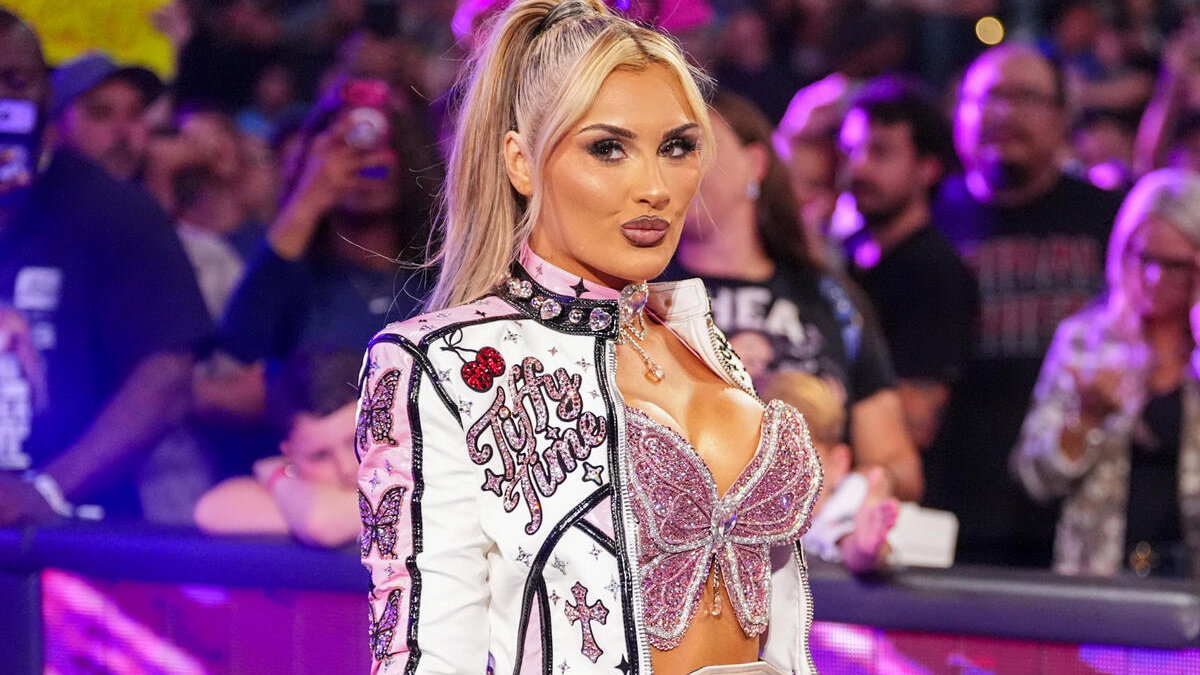 WrestleTalk_TV's tweet photo. Blake Monroe's latest SmackDown diary entry focuses on WWE Women's United States Champion Tiffany Stratton:

"Dear diary,

"Ok we have to talk about it. Tiffany Stratton. You are quite the star. Your rise to the top was very impressive. Looking at you is like looking in a mirror, which I do love to do. 

"When we finally meet it will be the box office event that fans are dying to see. But the difference between you and I is if you scratch just a little bit beneath the surface you’ll see a princess like you isn’t used to getting her hands dirty. 

"No. Tiffy Time is about to run on Monroe minutes so run whilst you can because The Glamour is coming to SmackDown. 

"Yours truly, Blake Monroe."
