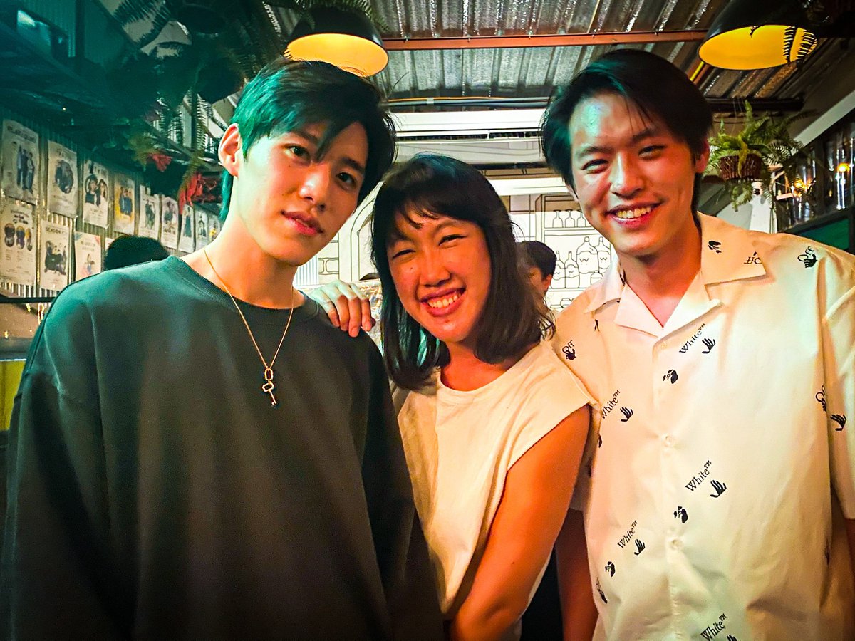 moderntinybear's tweet photo. แก ฉันดีใจ ฉันเข้าใจทุกคน ทุกคนมีความสุข ฉันก็โคตรจะมีความสุข จากใจคนเคยเคลียร์โต๊ะ(ที่ร้านเก่า ก่อนย้ายมาตรงนี้)ให้ พพบก ตอนน้องจะมาที่ร้าน ฉันโทรบอกเพื่อนว่า วันนี้ไม่มีโต๊ะให้ละนะ ฉันต้องยกโต๊ะให้น้องจริงๆ 🤣 https://t.co/Ctc7YJkmcP