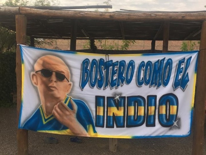 porunbocamejor's tweet photo. Hoy nos toca despedirnos de uno de los máximos exponentes de la música popular argentina. Fue una de las más grandes expresiones de lo que significa movimiento popular y cultural, fue uno de eso pocos que quedará sonando por los siglos de los siglos.
Te Vamos a extrañar Indio. ♾ https://t.co/hRo93TYPu7