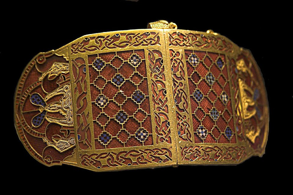 Medievalhtybuff's tweet photo. Shoulder clasp from Sutton Hoo, dating from the early 7th century https://t.co/wN4RSNMyFp