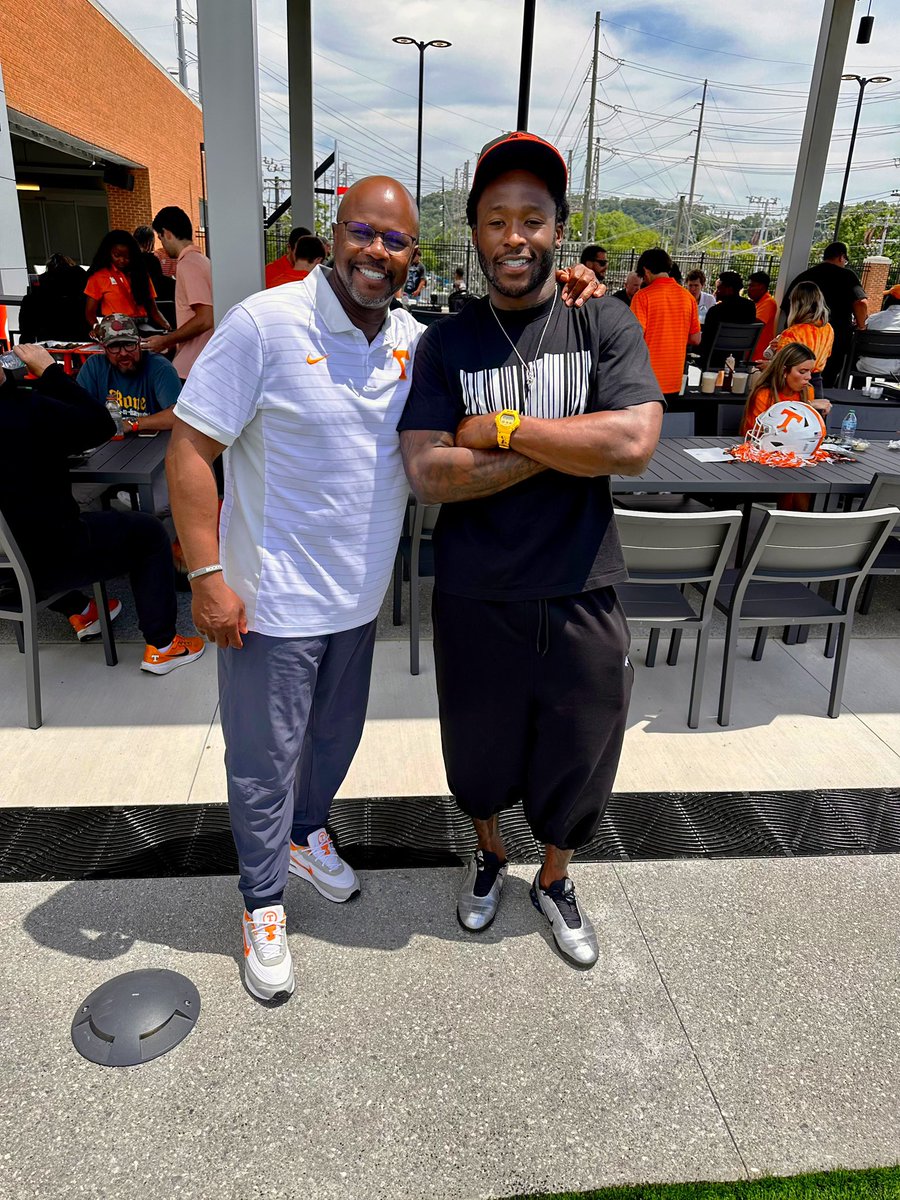 CoachdjCheetah's tweet photo. One of the best running backs in NFL History @A_kamara6 agrees 

It’s Lovely at the Top!!! #GoRT 

“It’s a great time to be a Vol!” #VFL https://t.co/PkIWXJQVna