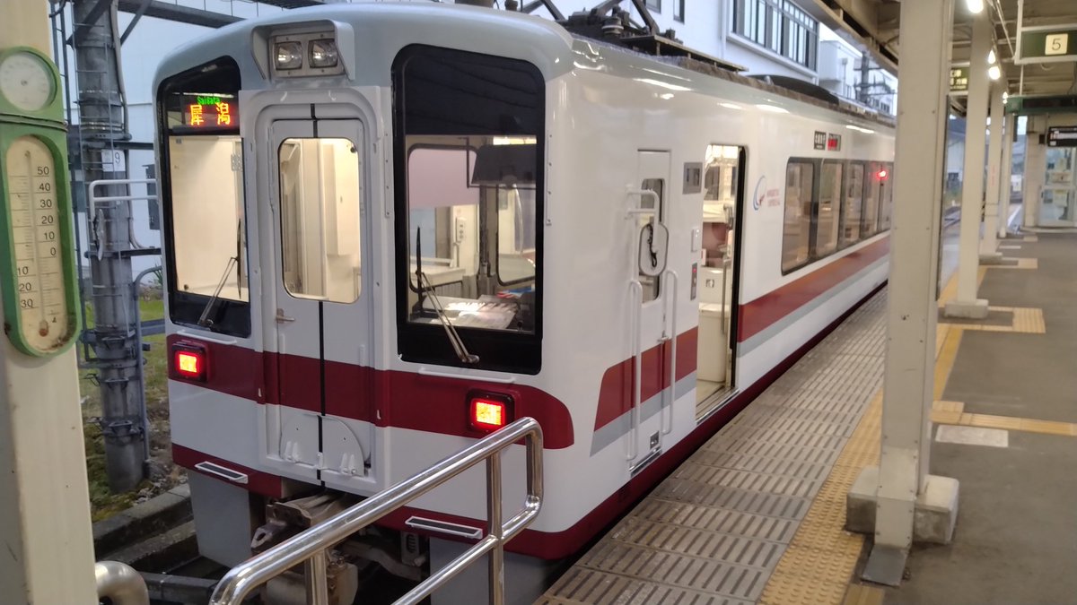 kuro6812001's tweet photo. ほくほく線 820M
HK100-5 スノーラビット塗装乗車 https://t.co/VBTbj33hY6