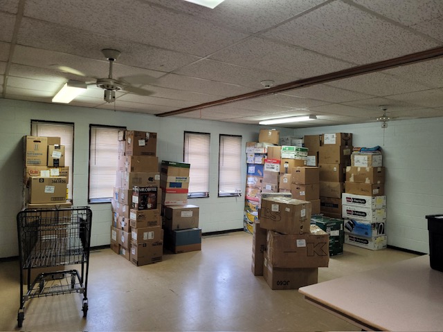 DohrnTransfer's tweet photo. Grateful to support a great cause! 🙏 DohrnCares partnered with a local Iron Mountain Church to deliver 30 hand-packed cleaning buckets and 10 boxes of quilts &amp; health kits to a disaster relief center in Rantoul, IL. Proud to carry on the IMT legacy. 💙 #DohrnCares #GivingBack https://t.co/tkIt0yPZZ9