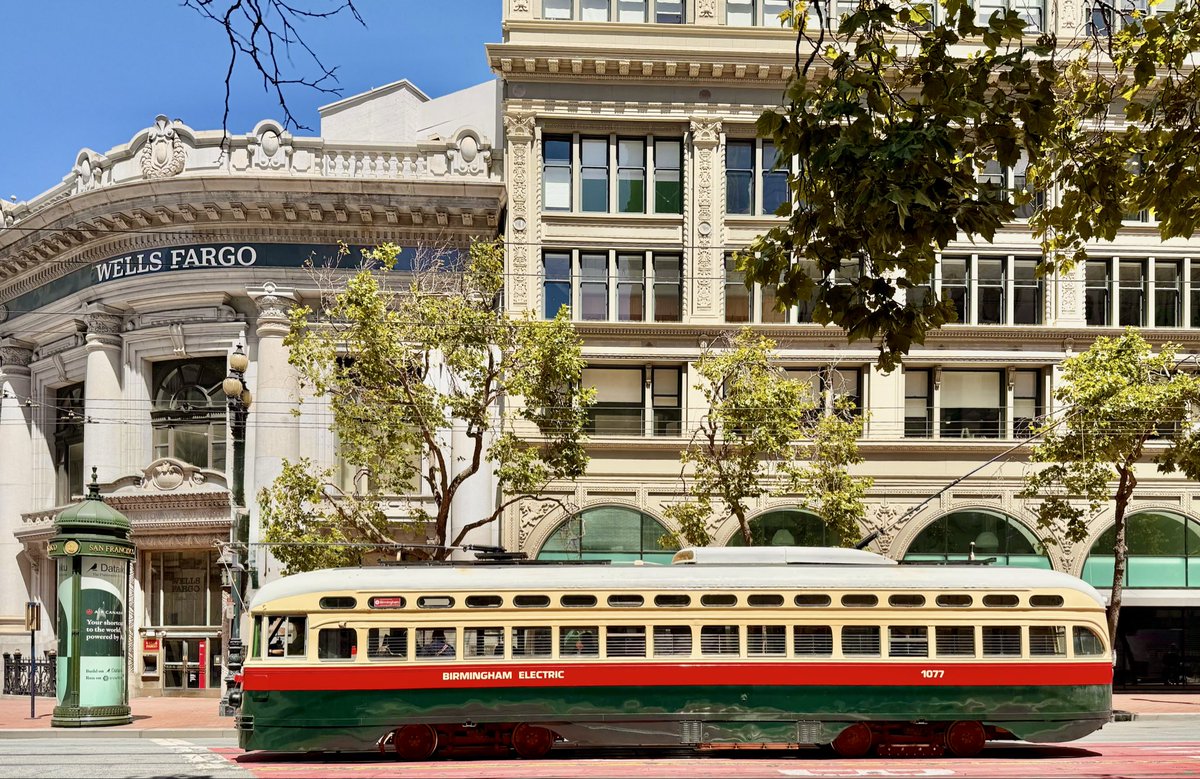 songbirdjess's tweet photo. Market Street, San Francisco https://t.co/ffXrVvQGWl