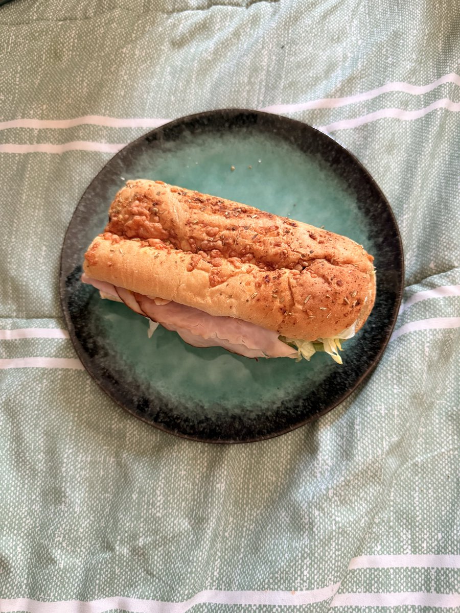 mouseisventing's tweet photo. subway before work :) https://t.co/C7fY49V3P7