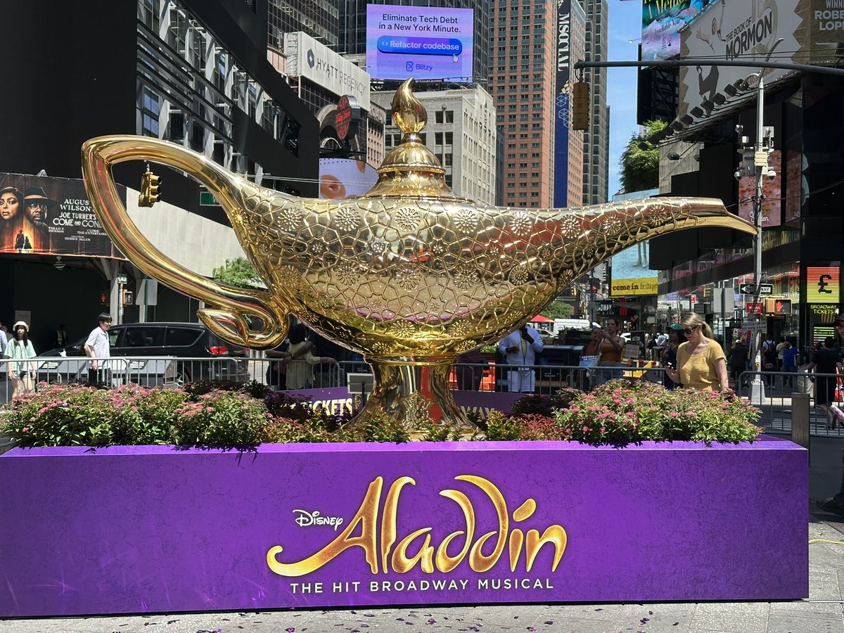 TimesSquareNYC's tweet photo. The iconic Genie’s Lamp has found a new home at 47th Street &amp; Broadway in Times Square! 🧞‍♂️ We celebrated with a magical performance from the cast of @aladdin ✨ Stop by and make a wish before June 15th! 💜

#TimesSquare #NYC #Aladdin #AladdinonBroadway #Broadway https://t.co/lH5k10BJfu