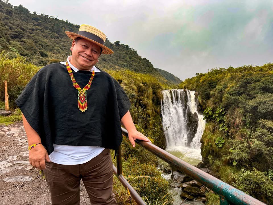GiovaniYule's tweet photo. Hoy, en el #DíaMundialDelMedioAmbiente, 💦🌱🌎recordamos que la naturaleza no es un recurso para explotar, sino una madre que nos da vida, agua, alimento y equilibrio.

Cada árbol que protegemos, cada río que cuidamos y cada semilla que sembramos es un acto de amor por las generaciones que vienen.

Defender la tierra es defender la vida. Que este día nos invite a volver a nuestras raíces, a escuchar la voz de la naturaleza y a asumir el compromiso de cuidarla con respeto, conciencia y gratitud.

#DíaMundialDelMedioAmbiente #PorLaVida #CuidemosLaCasaComún