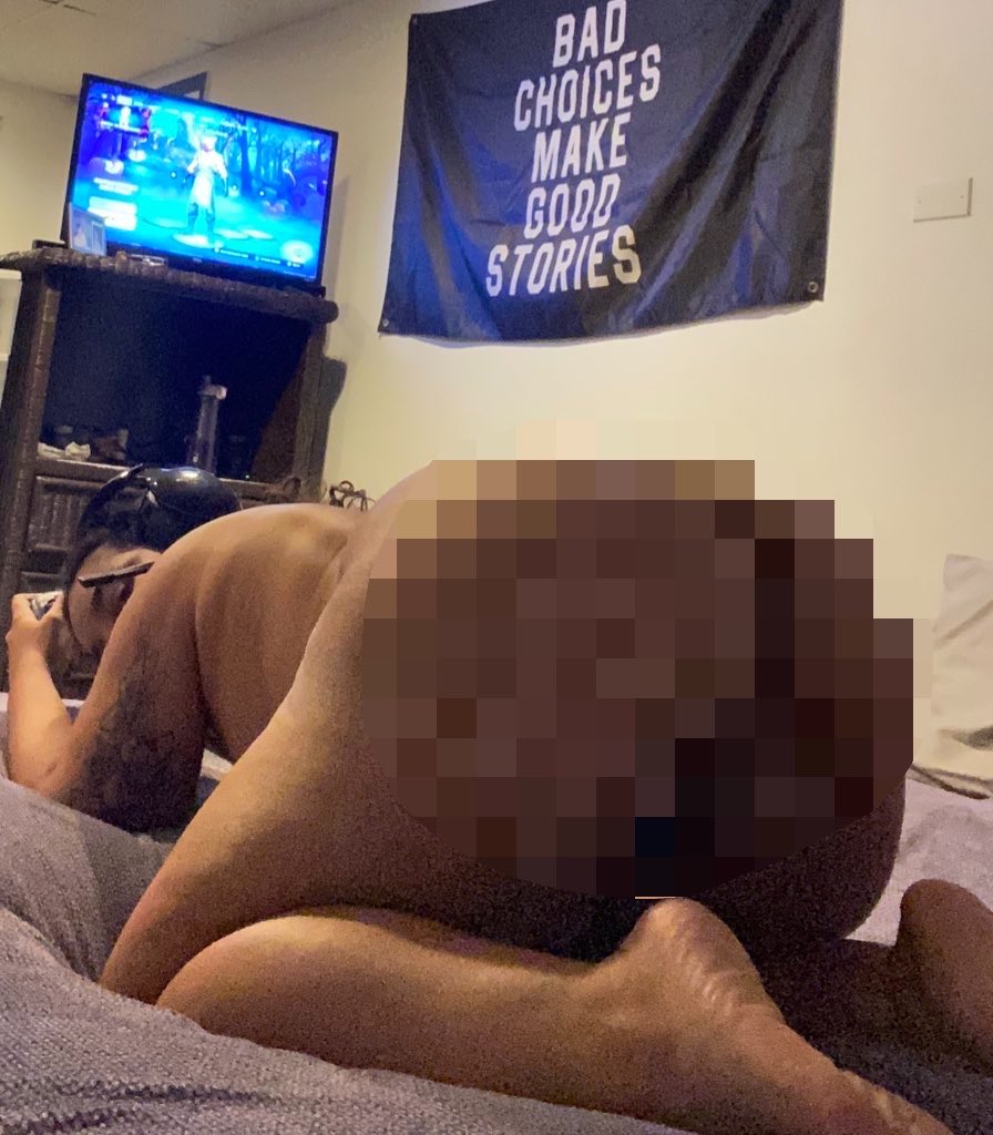 weak4kee420's tweet photo. Backshots while I struggle to play🥴
#seller #nsfwtwt #buyingcontent #paypigs #findomgodess #mommy #sellingcontent https://t.co/AyUKpterfO